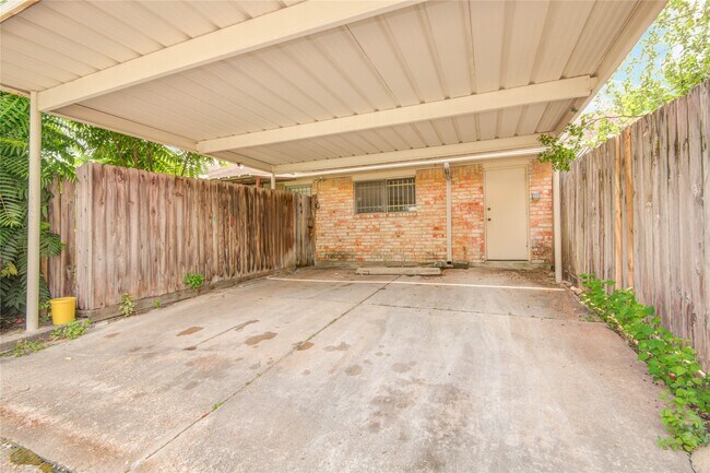 Building Photo - 12803 High Star Dr