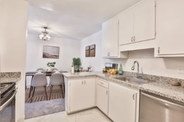 Building Photo - 1760 Halford Ave