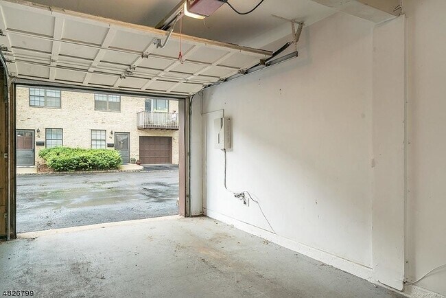 Building Photo - 768 Springfield Ave