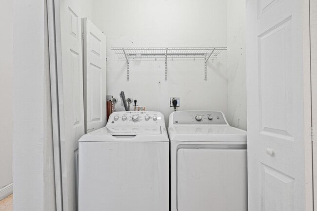 Building Photo - 2552 NE 41st Ave