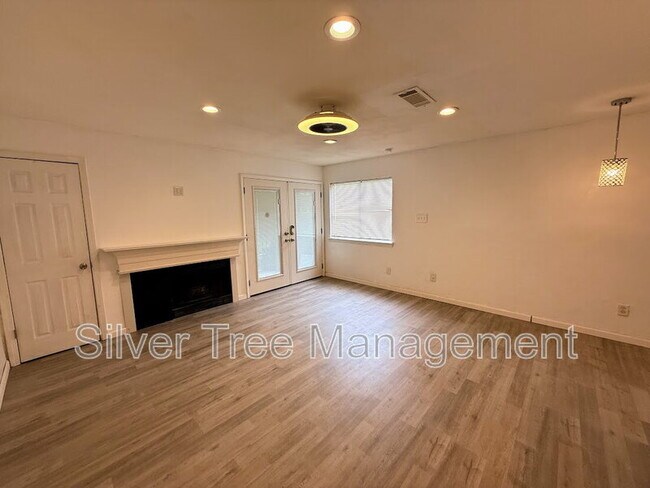 Building Photo - 9835 Walnut St