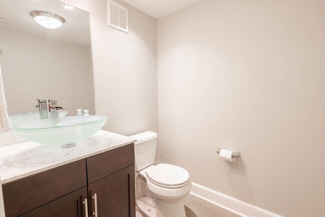 Building Photo - Furnished Downtown 2 BD in Short North! Sa...