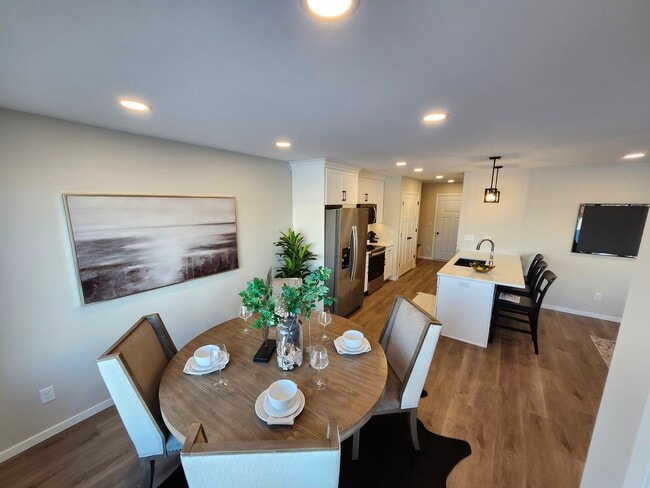 Building Photo - 5316 Welder Ave