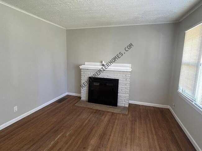 Building Photo - 1410 E 53rd St