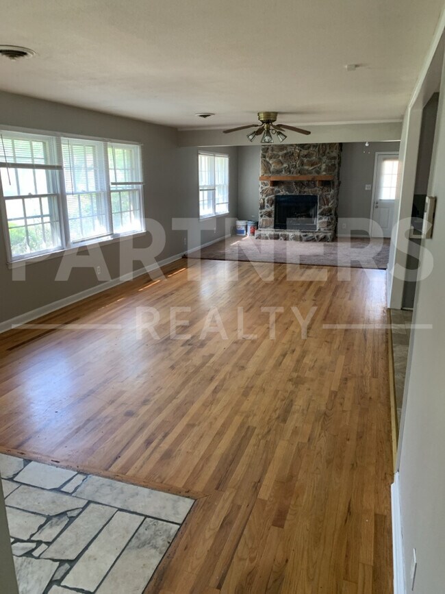 Building Photo - 3333 Carter Hill Rd