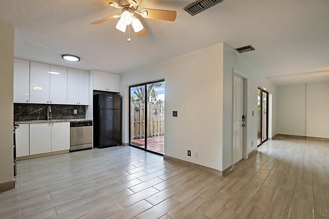 Building Photo - 253 Woodland Rd