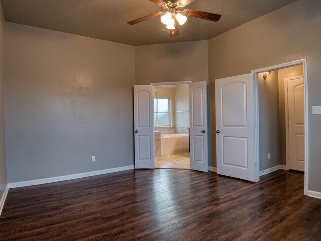 Building Photo - Spacious Single-Family Home Available Now!