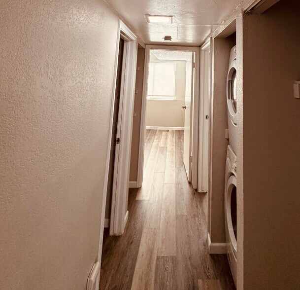 Building Photo - 3310 Cochran Dr