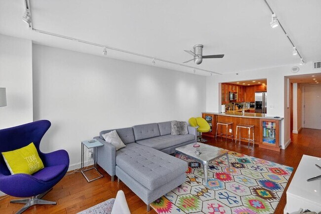 Building Photo - 2555 Collins Ave