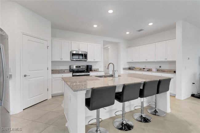 Building Photo - 3426 Menores Wy