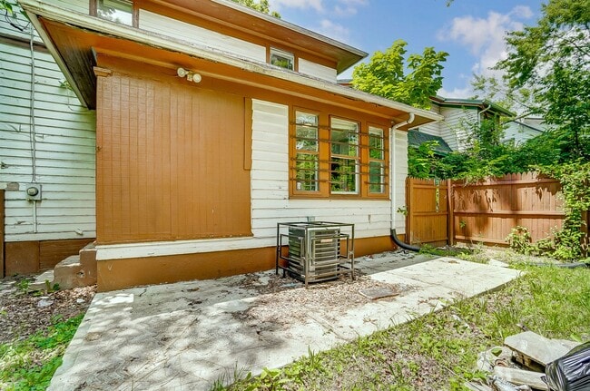 Building Photo - Spacious Three Bedroom in Dayton!