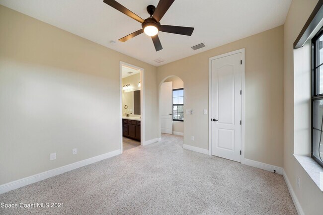 Building Photo - 7205 Primavera Ln