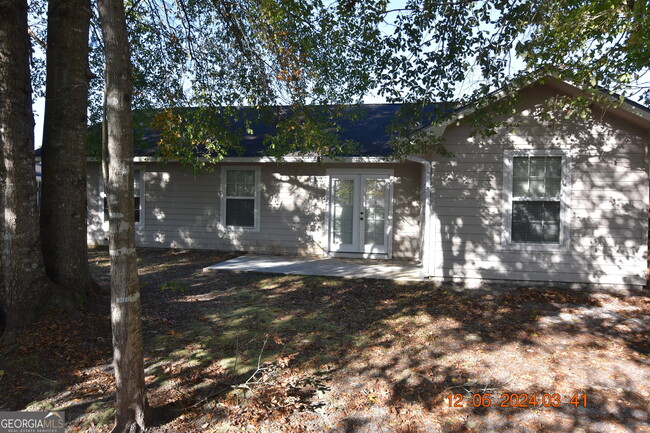 Building Photo - 213 Lake Forest S Dr