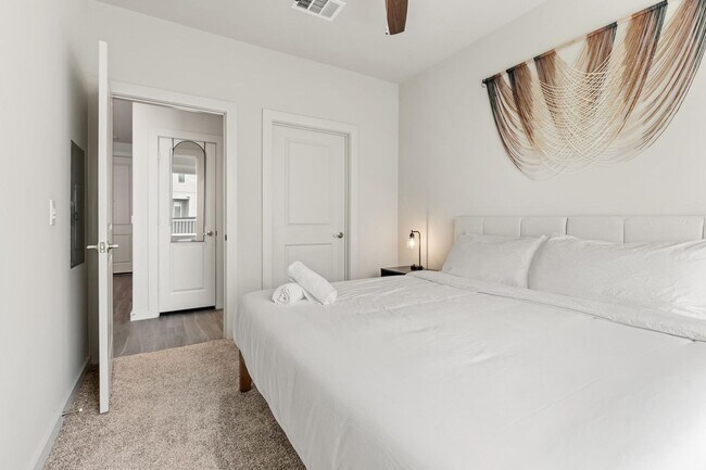 Building Photo - 5820 1/2 Cameron Rd