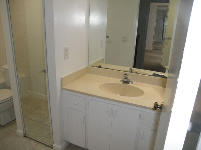 Building Photo - Village of Sandalwood Lakes