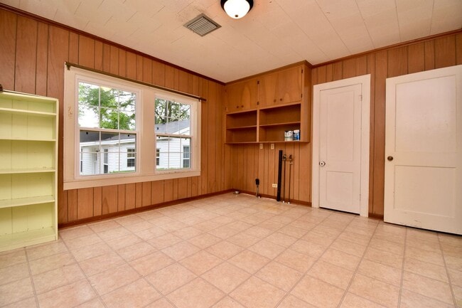Building Photo - 3 Bed 2 Bath Home on Tech Drive