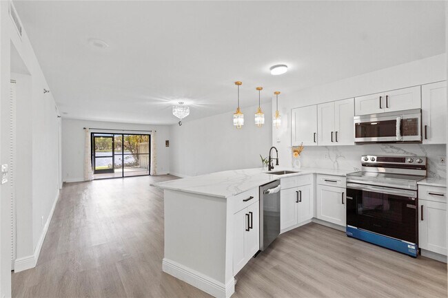 Building Photo - 2232 N Cypress Bend Dr