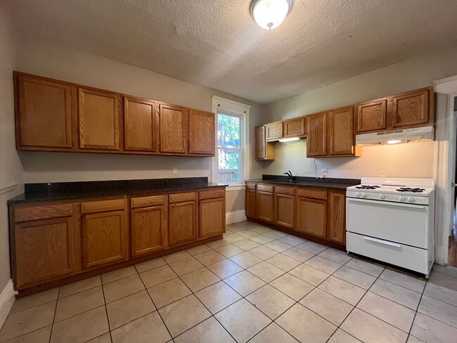 Building Photo - This spacious 3-bedroom lower level duplex...
