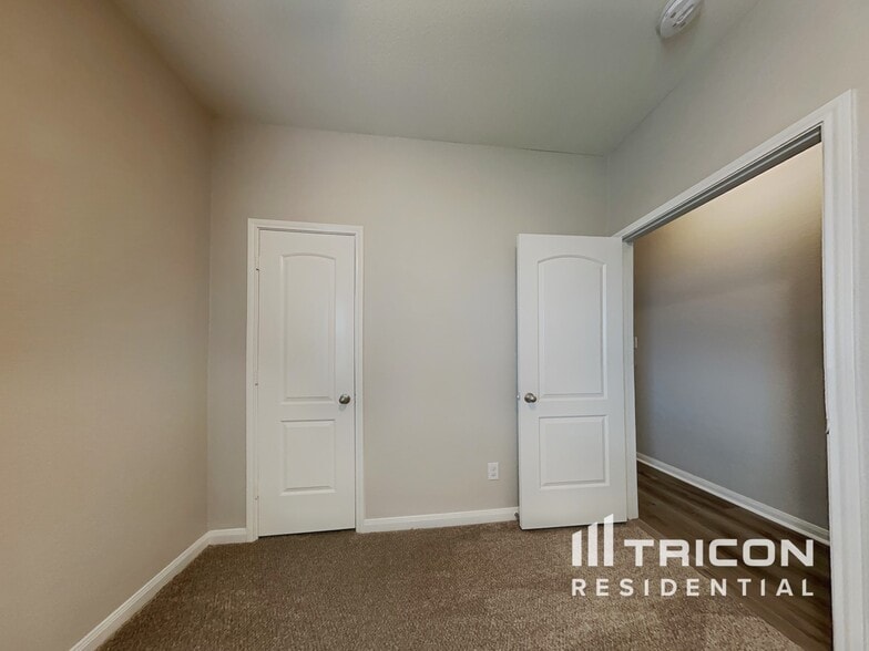 Building Photo - 216 Ryan St