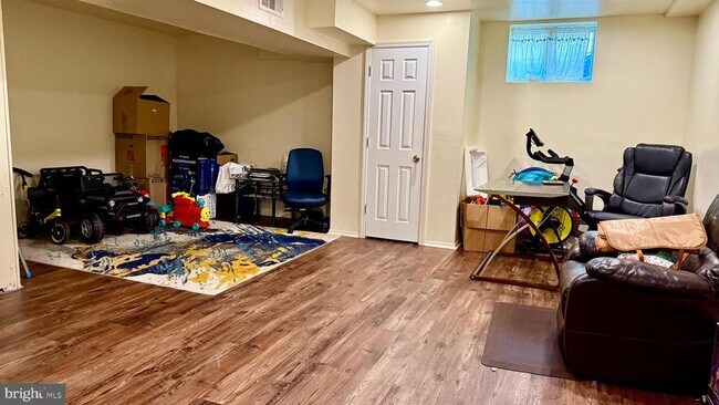 Building Photo - 17 Jill Ct