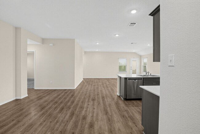 Building Photo - 116 Sir Barton Ln