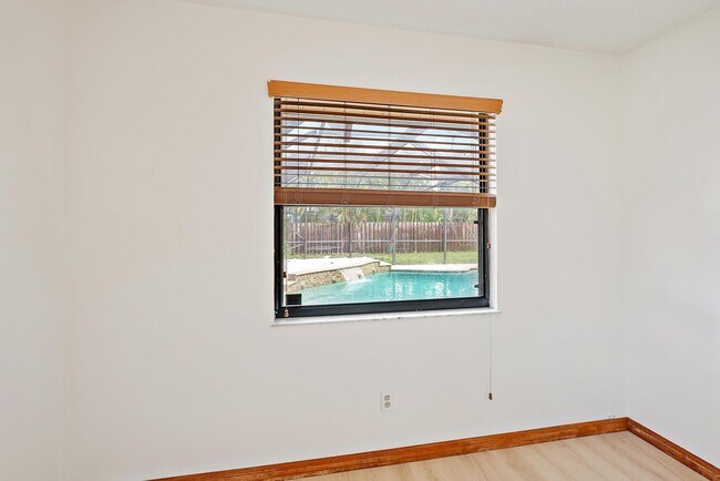 Building Photo - 489 SE Evergreen Terrace