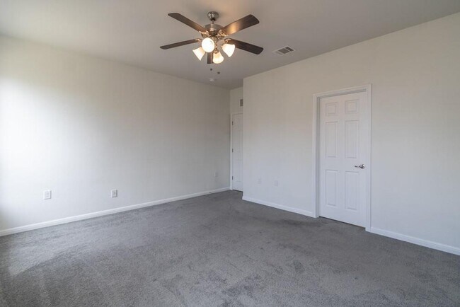 Building Photo - 909 Durness Dr