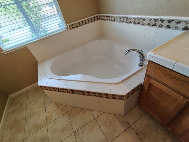 Building Photo - 13606 Brook Way