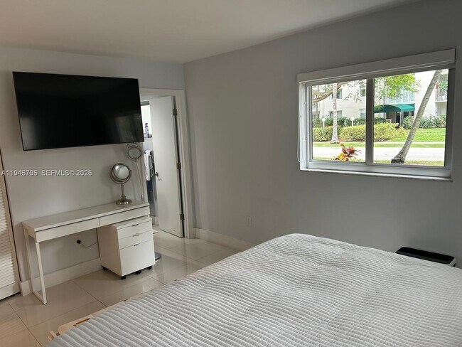 Building Photo - 251 Galen Dr