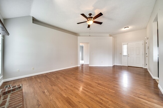 Building Photo - 133 Cloverfield Ct