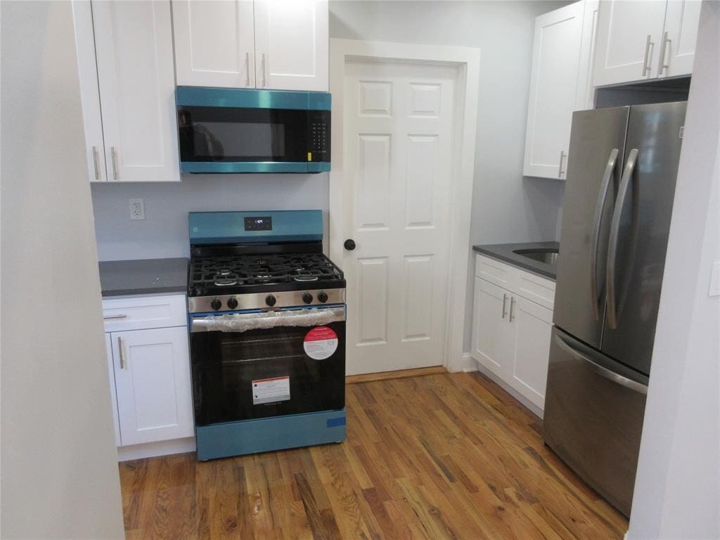 Kitchen - 949 E 213th St