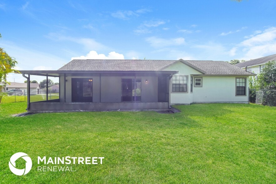 Building Photo - 707 Isar Ave NW