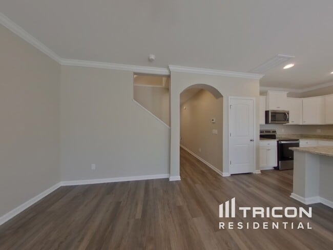 Building Photo - 211 Savannah Hills Dr