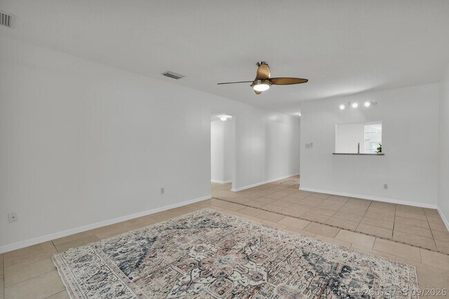Building Photo - 2302 Sunrise Blvd