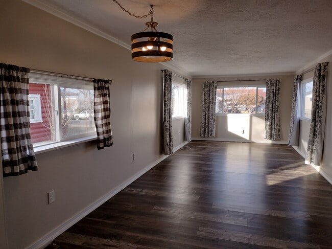 Building Photo - 1412-1411 11th Ave S