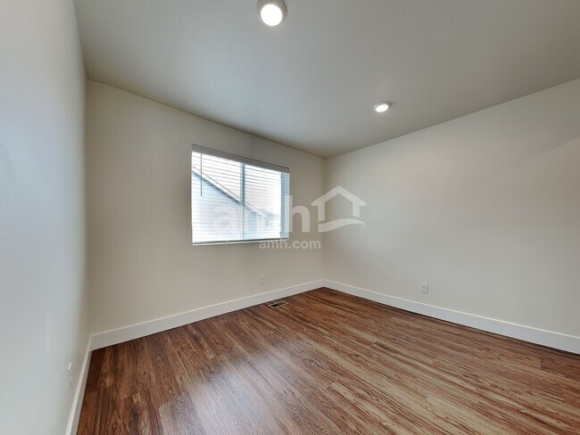 Building Photo - 19301 17th Ave Ct E