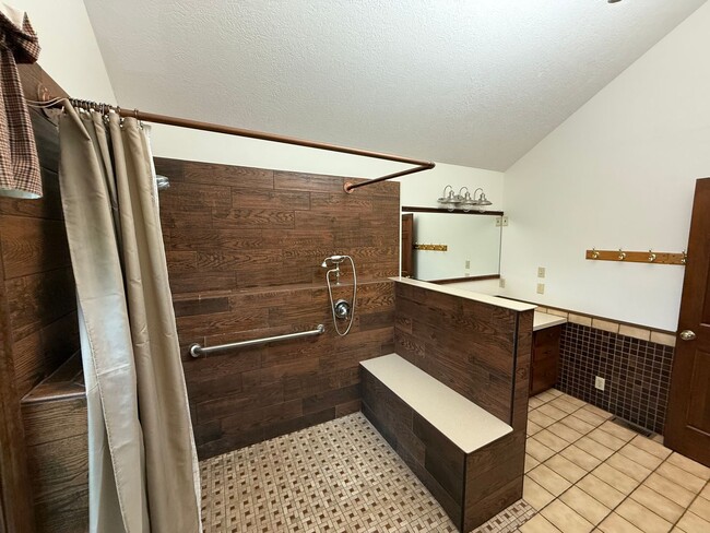Building Photo - 3 Bedroom, 2 Bathroom House for Rent