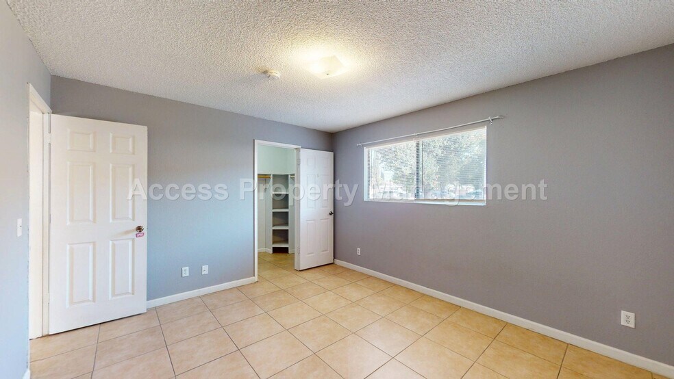 Building Photo - 3002 Lake Park Ct