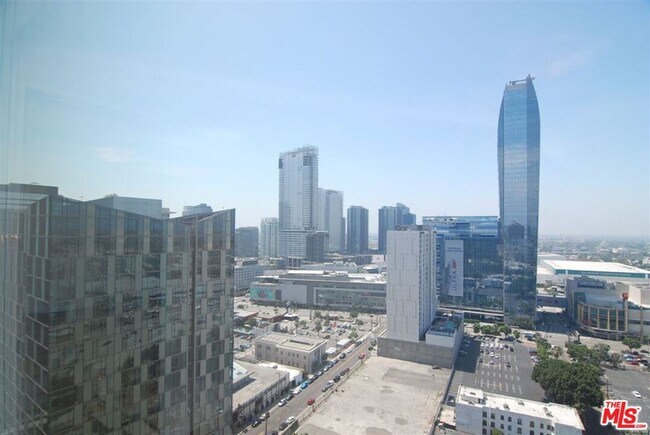 Building Photo - 889 Francisco St