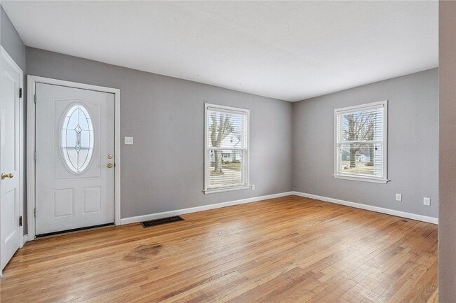 Building Photo - 632 34th St SE