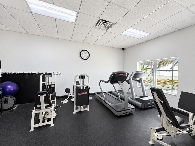 Building Photo - 3725 S Ocean Dr