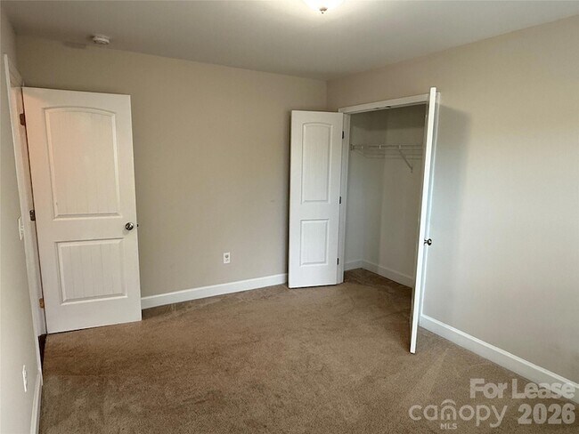 Building Photo - 2550 No Mans Ave