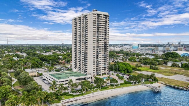 Building Photo - 5600 N Flagler Dr