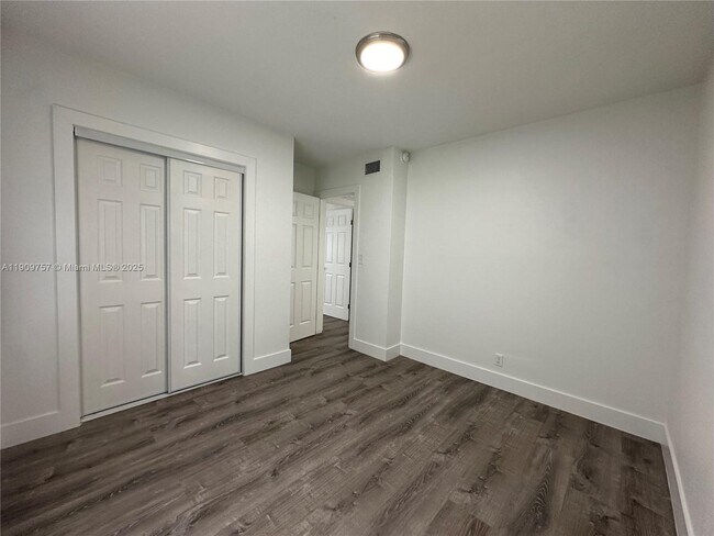 Building Photo - 3616 NE 11th Ave