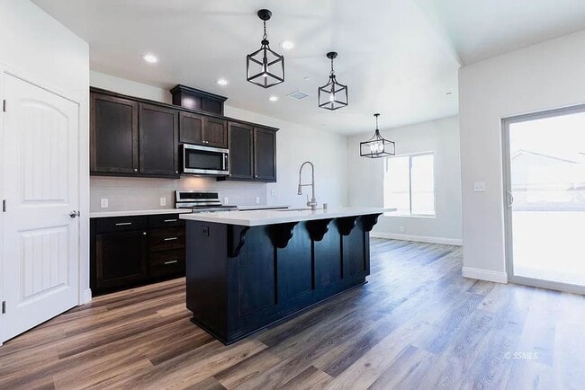 Building Photo - Charming 4-Bedroom Home with Modern Upgrad...