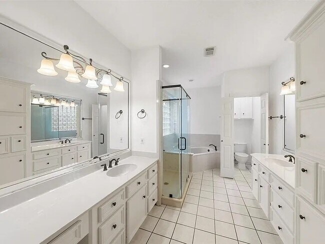Building Photo - 2910 Chaucer Dr