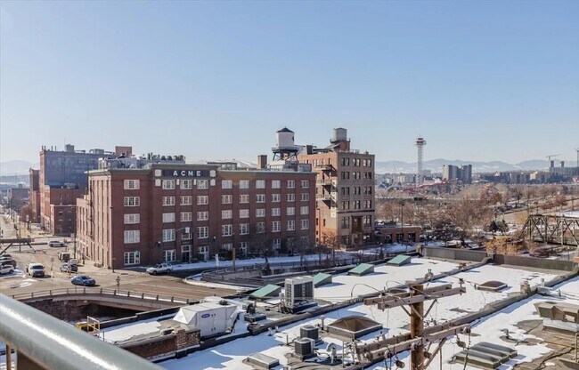 Building Photo - Downtown Loft Living at its Best