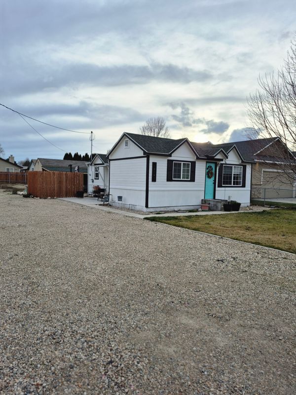 Building Photo - 10045 Sunflower Ln