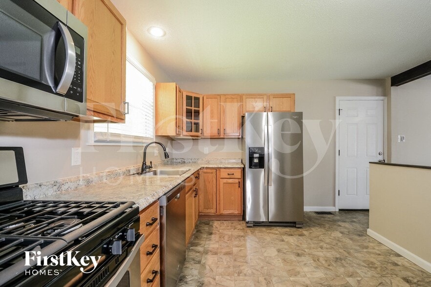 Building Photo - 3 Oak Point Ct