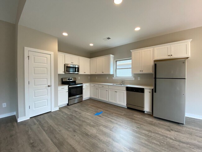 Building Photo - 65 Red Oak Ct